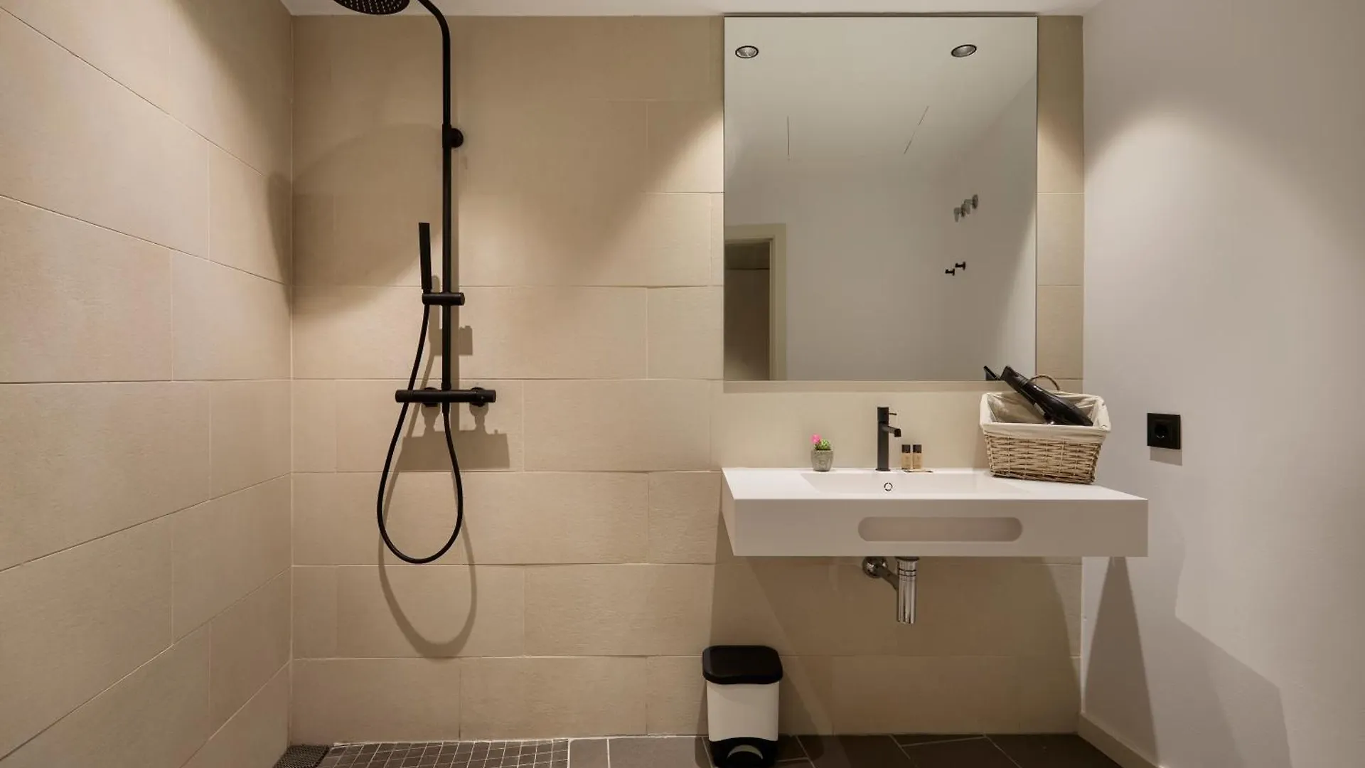 Canvas Apartments & Lofts Girona 0*,  Španělsko